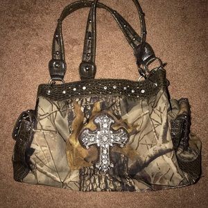 Camouflage cross purse